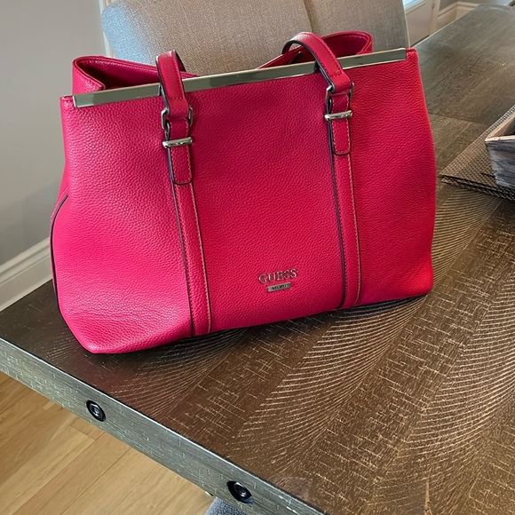 Large Guess purse/handbag - Picture 1 of 6